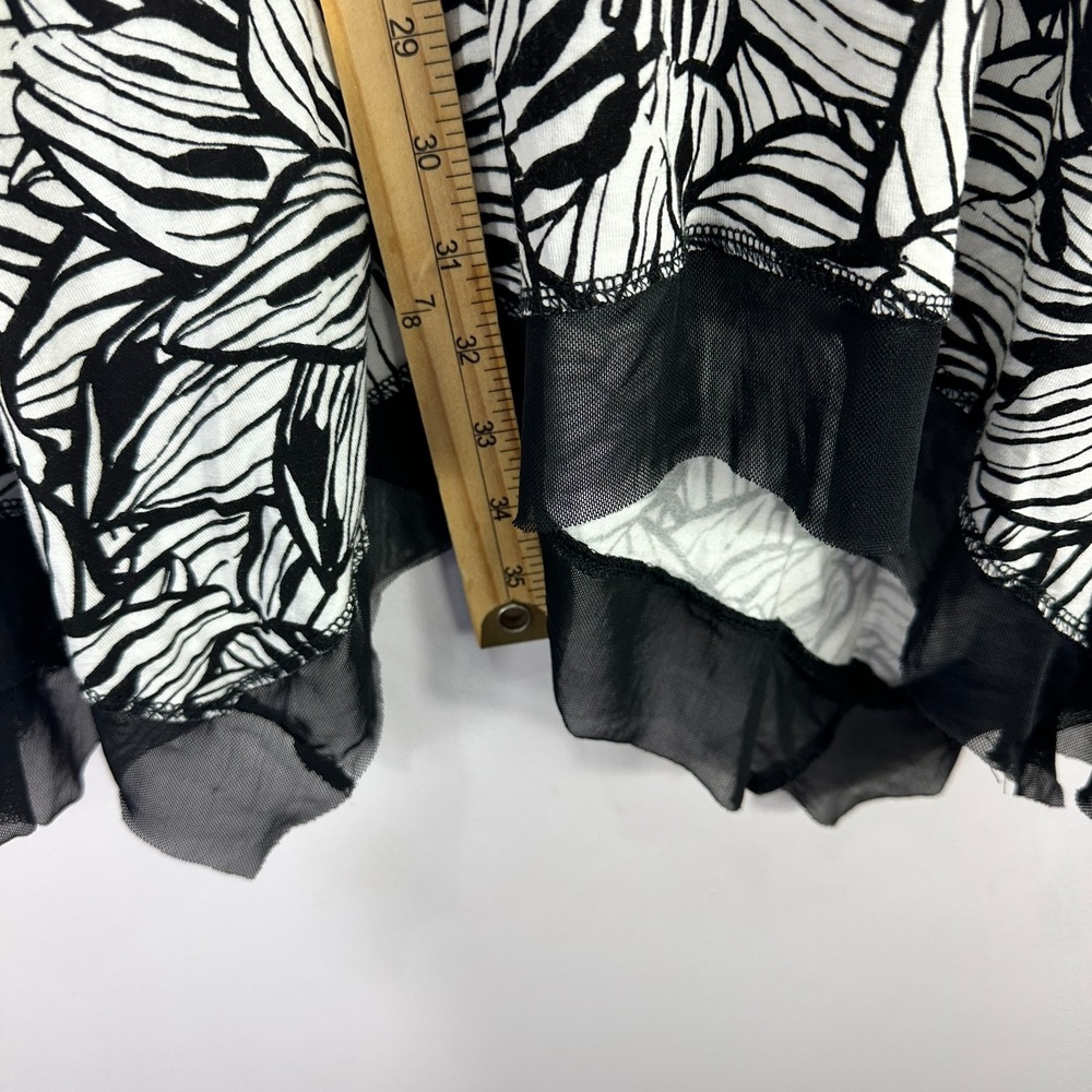 Cupio Woman Tunic‎ 2X Black White Floral Asymmetrical Hem Mesh Trim Boho Top - Picture 5 of 9